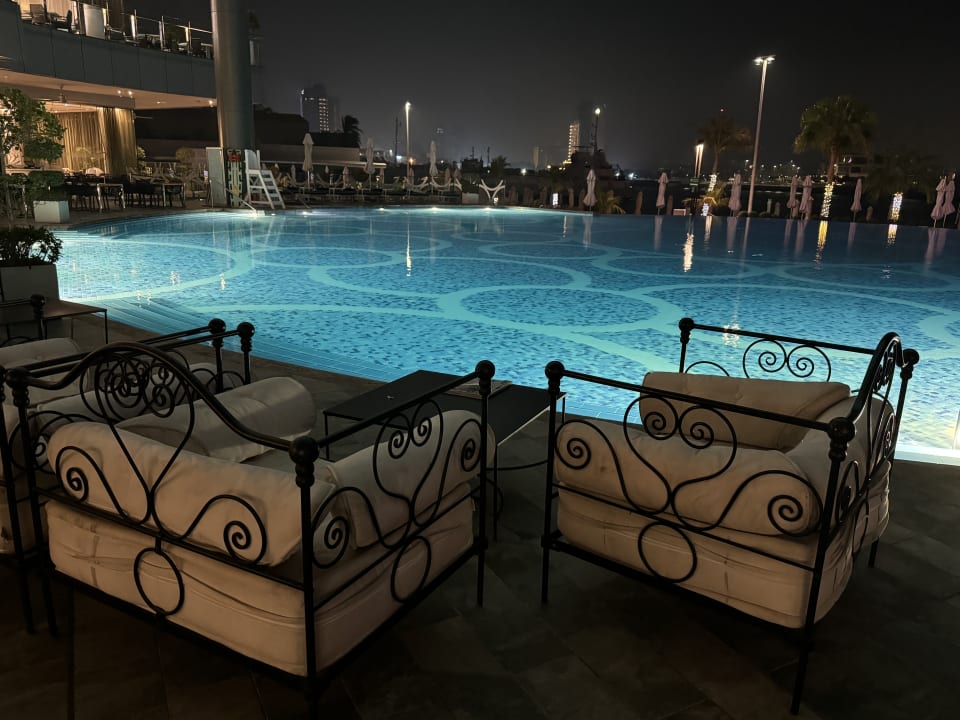 Pool Conrad Abu Dhabi Etihad Towers