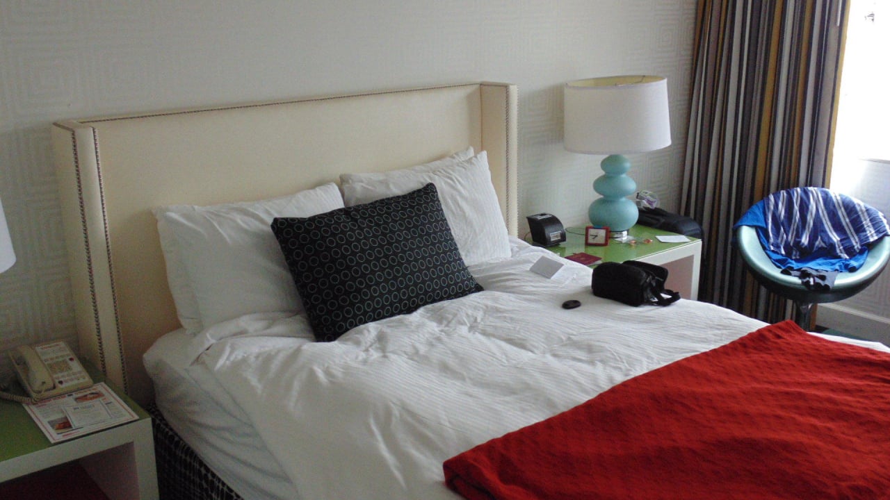 Ein schönes Bett in mein Zimmer Hotel Americania