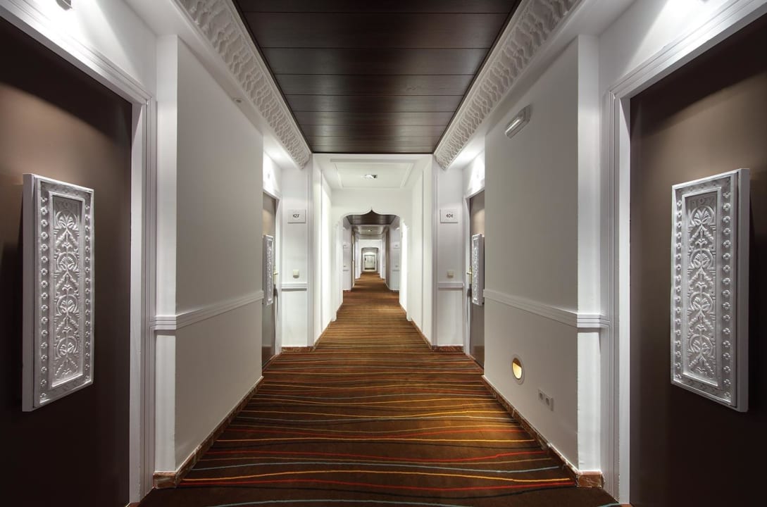 Pasillos Abades Benacazón Hotel