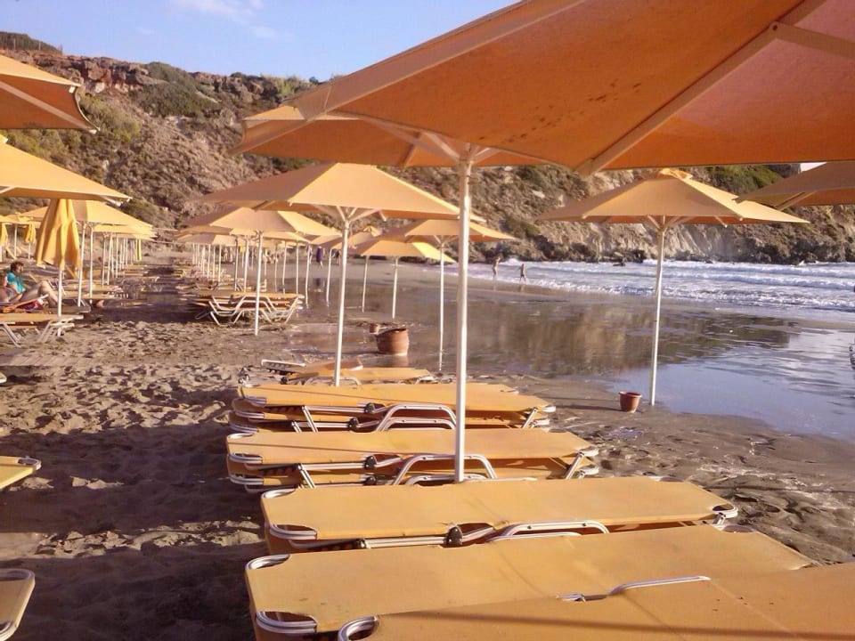 Der Strand, als wir sehr große Wellen hatten Atlantica Mikri Poli Crete