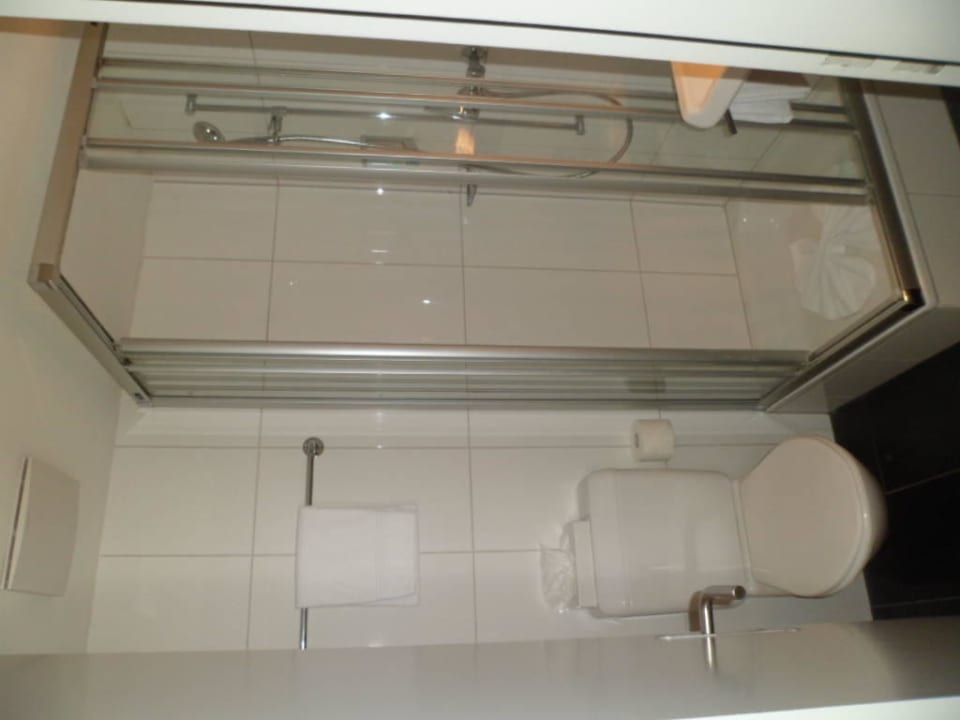 WC, Dusche Hotel Schloss Münchenwiler