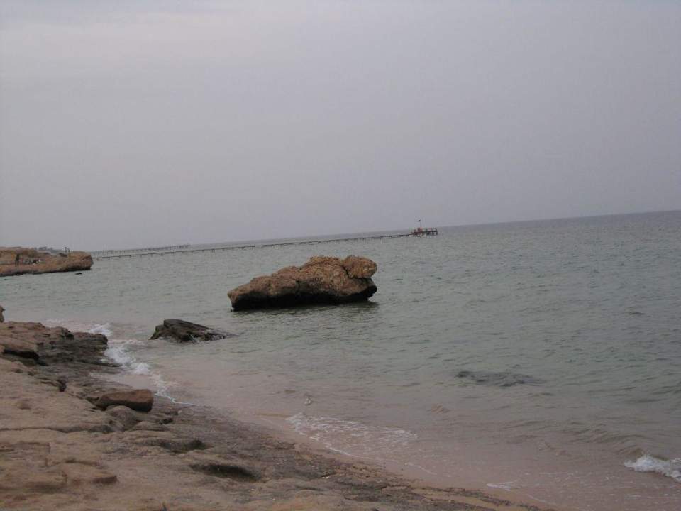 Abendlicher Blick zum Steg Charmillion Sea Life Resort