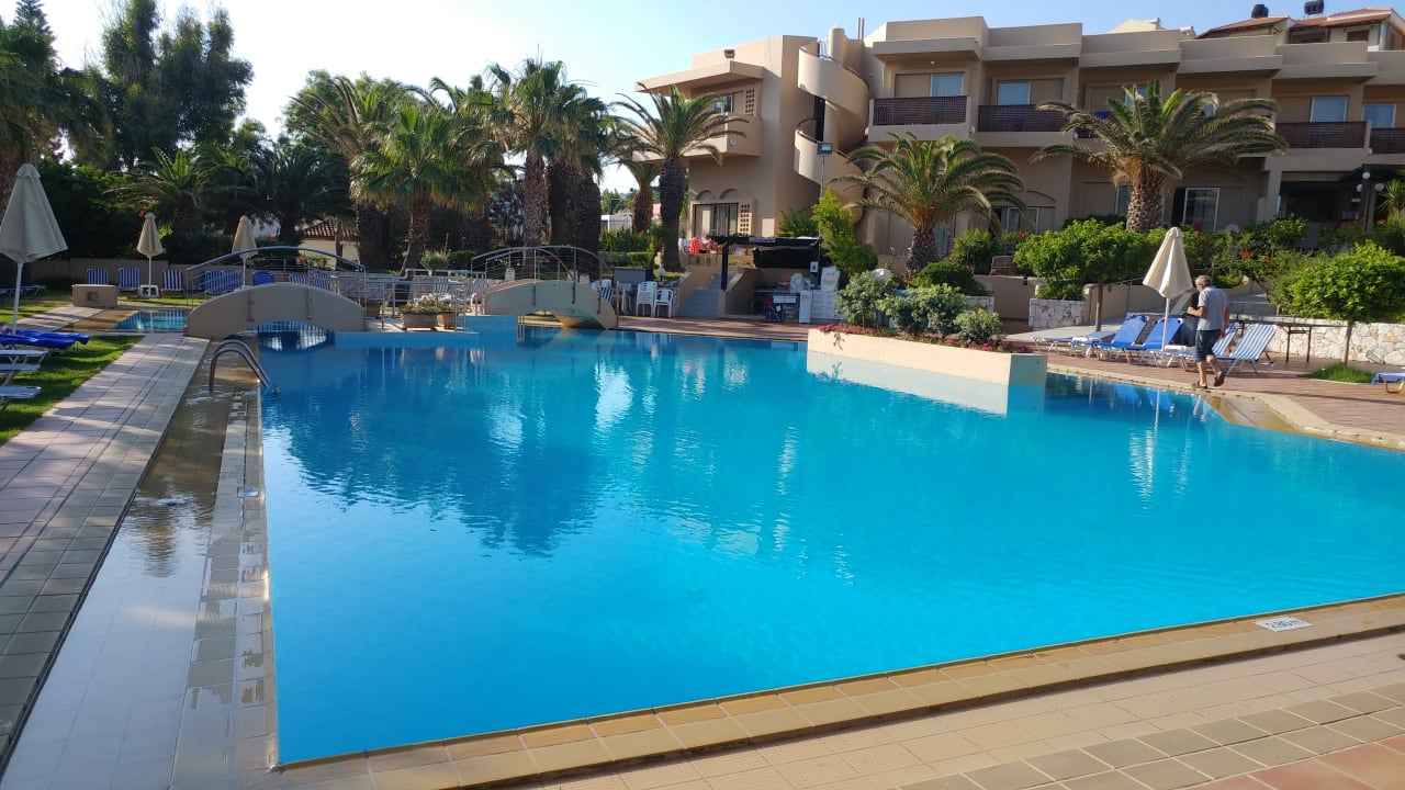 Pool Giannoulis Santa Marina Beach