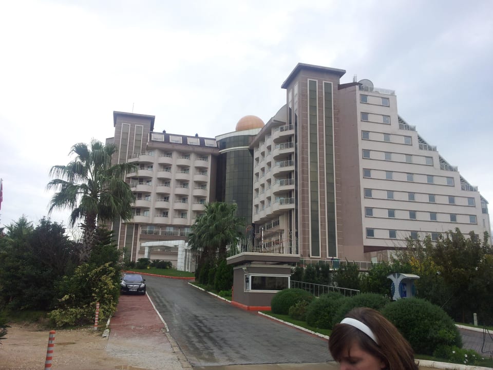 Hotel von außen Saturn Palace Resort Hotel