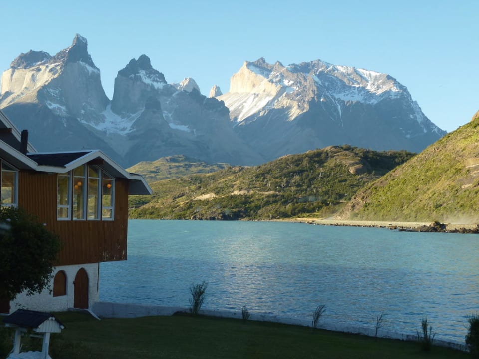 Blick auf die Torres del Paine Hotel Hosteria Pehoe