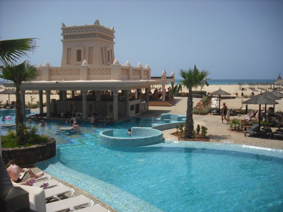 Bar im Pool Hotel Riu Touareg