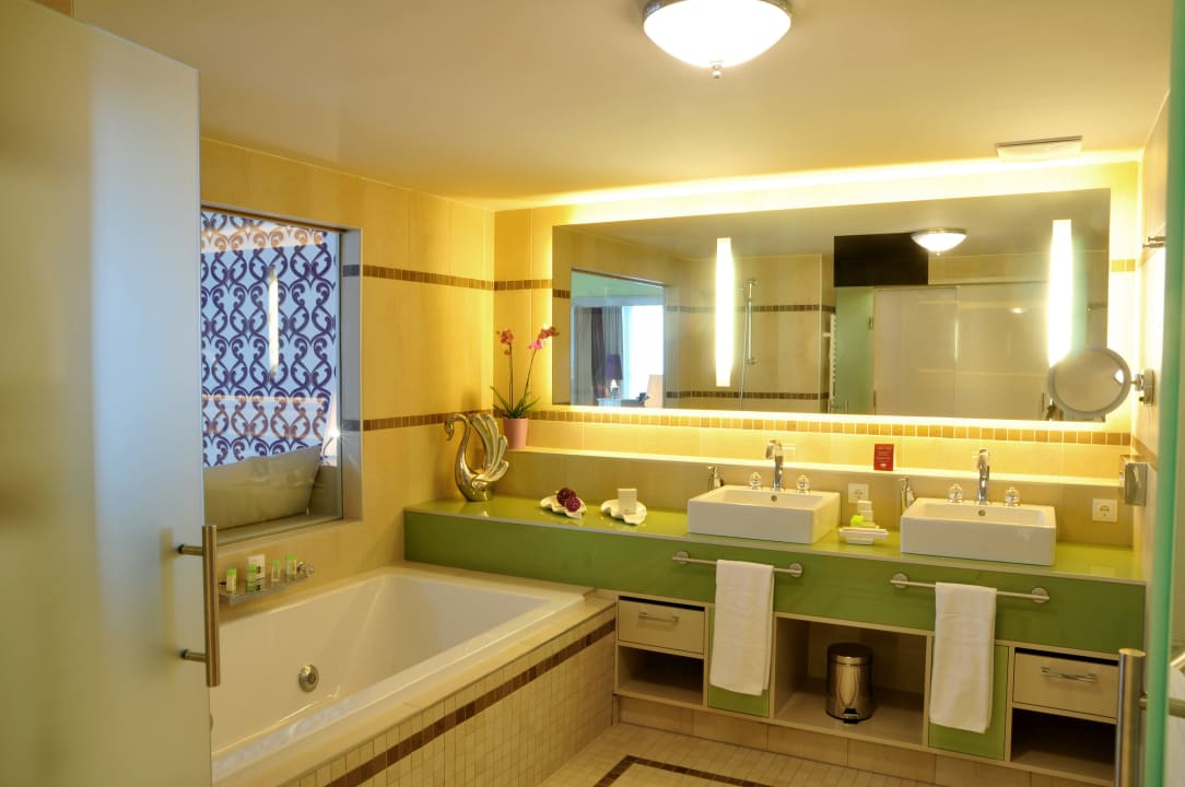 Badezimmer: Wellnesszimmer deluxe Avita Resort Bad Tatzmannsdorf