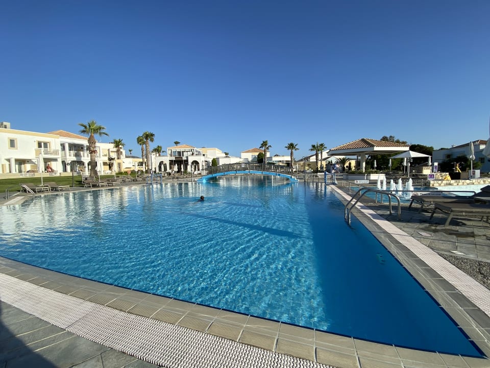 Pool Neptune Luxury Resort