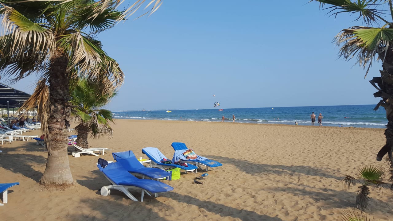 Strand Club Grand Side