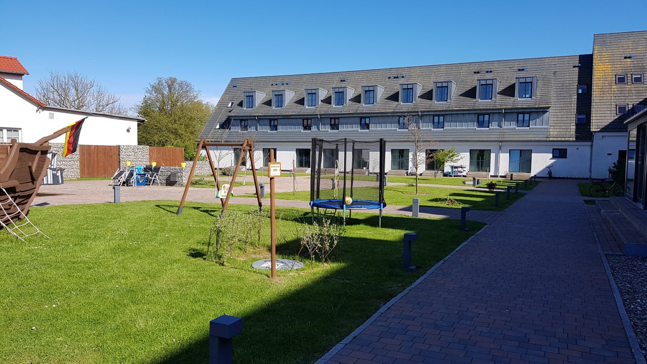 Gartenanlage Strandhotel Dranske