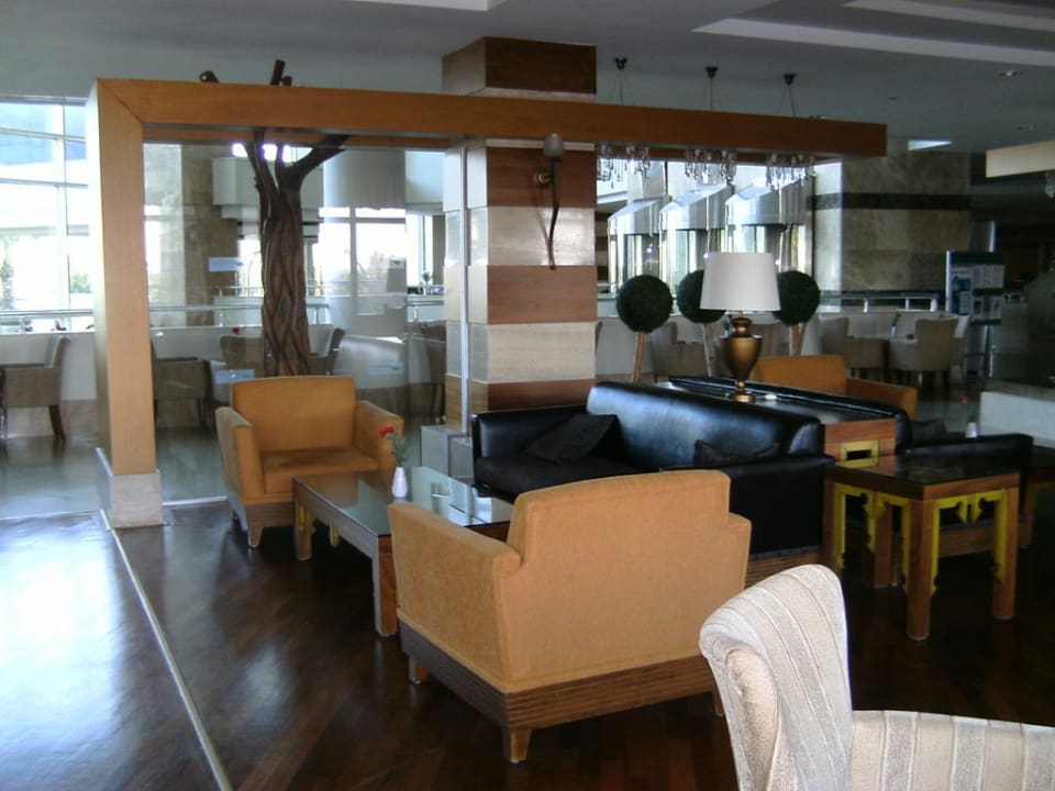 Teil der Lobby! Sherwood Exclusive Lara