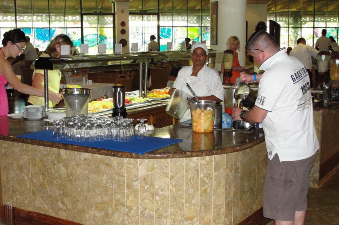 Frühstücksbuffet - Saft und Obsttresen Grand Sirenis Punta Cana Resort & Aquagames