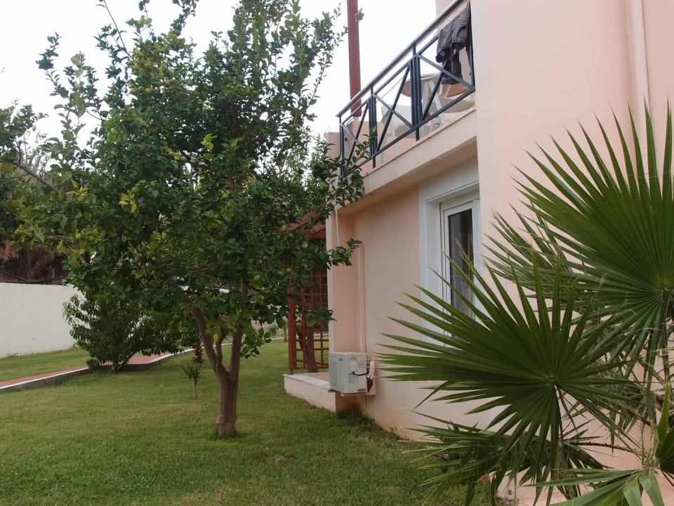 Ogród wokół bungalowca HARPIN Georgioupolis Resort Aquapark & SPA