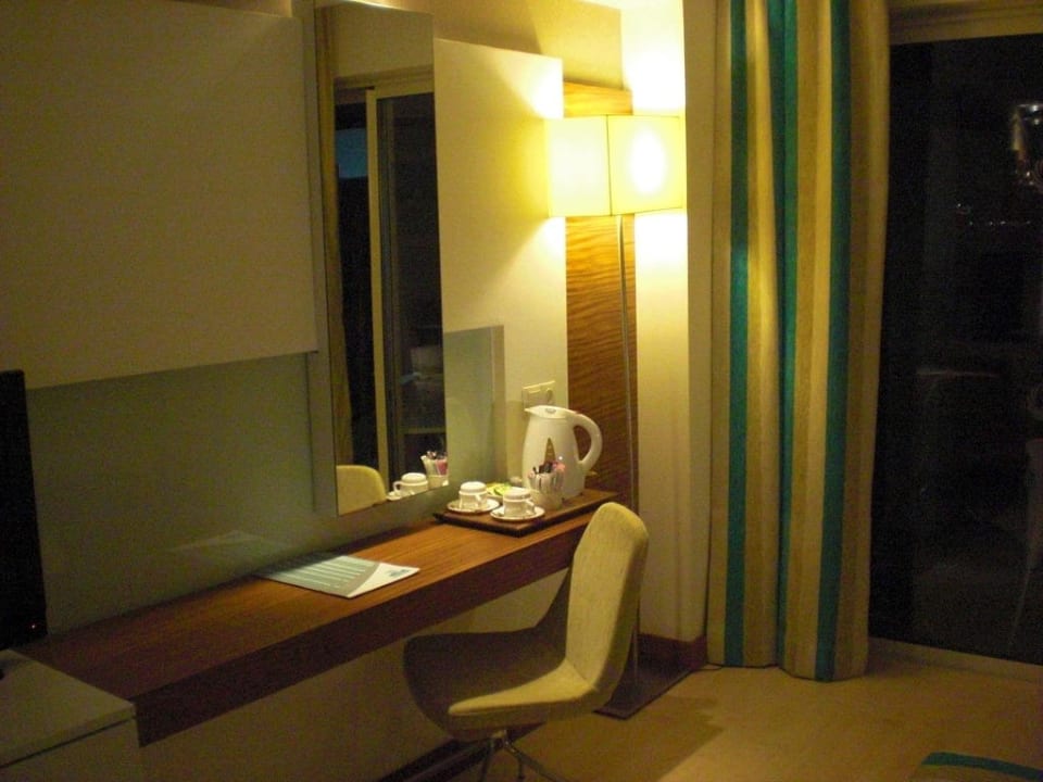Ablage im Zimmer Sunis Evren Beach Resort Hotel & Spa