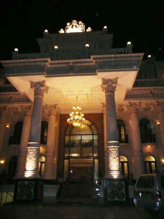 Hotel in der Nacht The Grand Palace Hotel