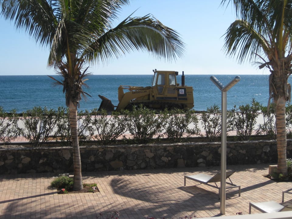 Bulldozer  R2 Bahía Playa Design Hotel & Spa - Adults Only