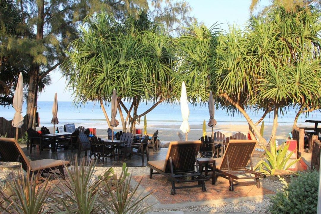 Blick zum Meer Hotel Lanta Castaway Resort