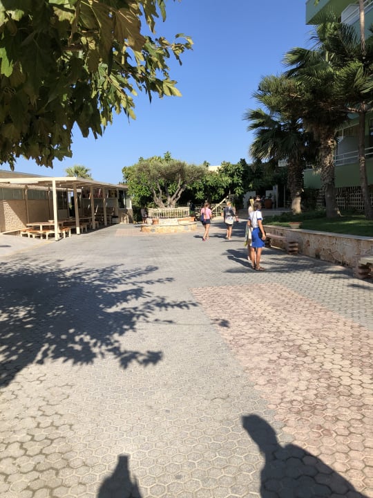 Außenansicht Eri Beach & Village