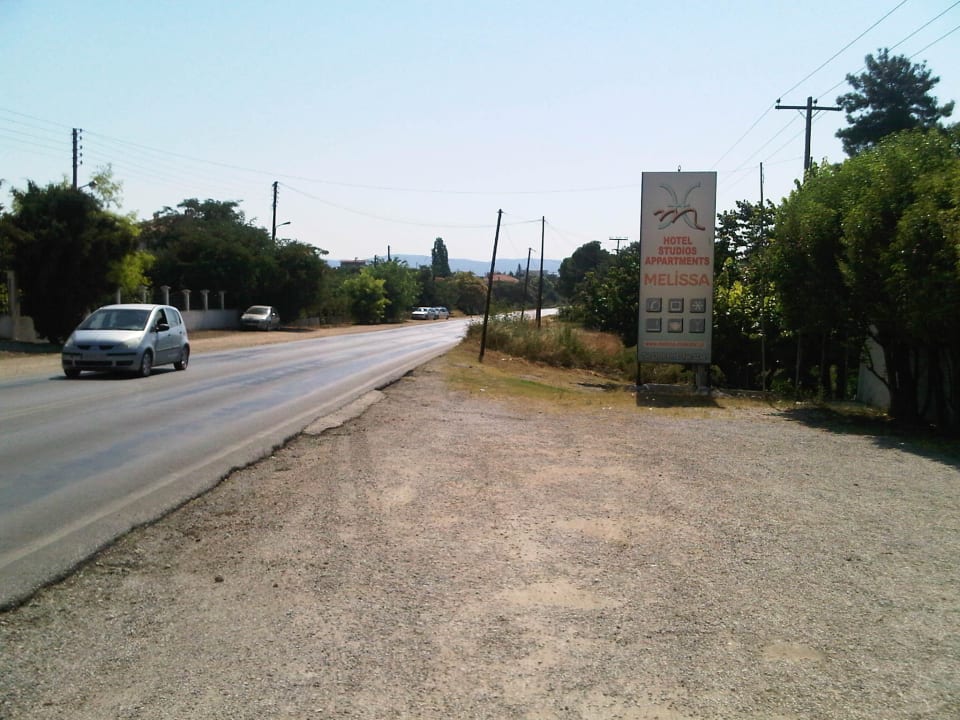 Hotel location next to main road of Sithonia Hotel Melissa Gold Coast