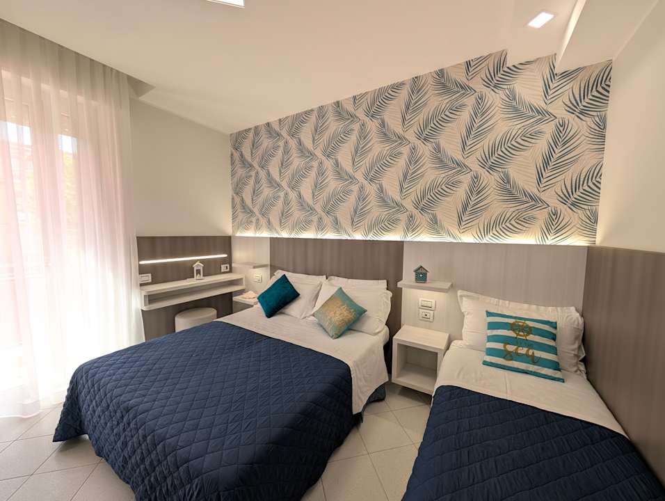 Zimmer Hotel Ariane - BEACHFRONT, Breakfast XXL & Sea View