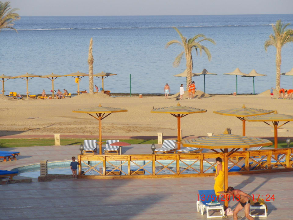 Kurzer Weg vom Pool zum Strand Laguna Beach Marsa Resort
