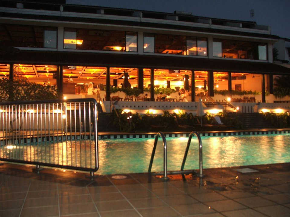 Außenansicht bei Nacht Hotel Cinnamon Citadel Kandy