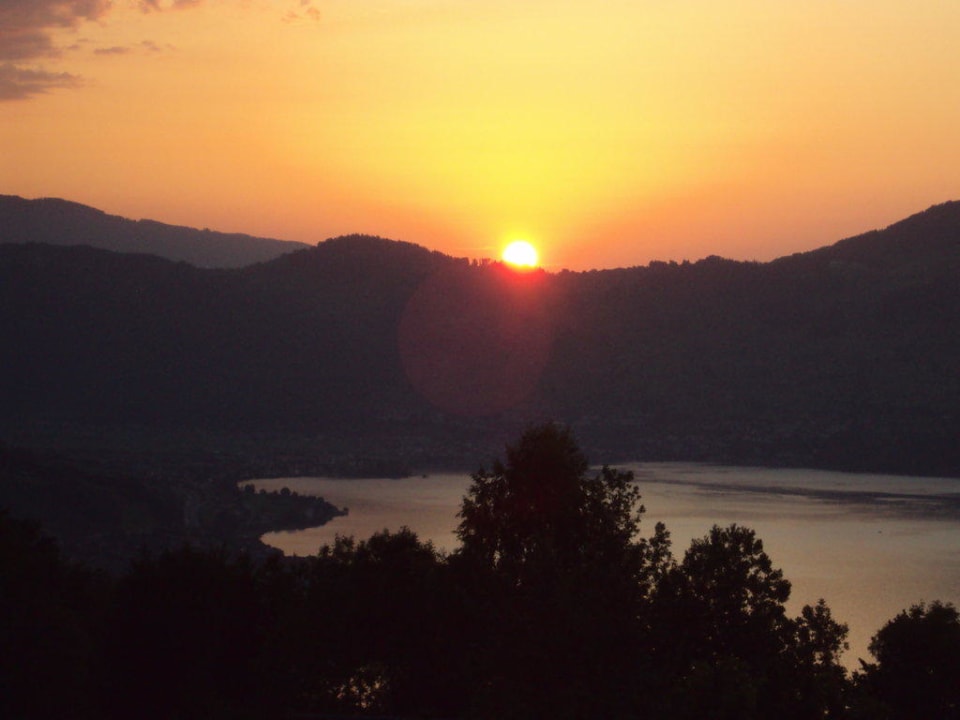 Sonnenuntergang beim Abendessen auf der Terrasse Seeblick Höhenhotel