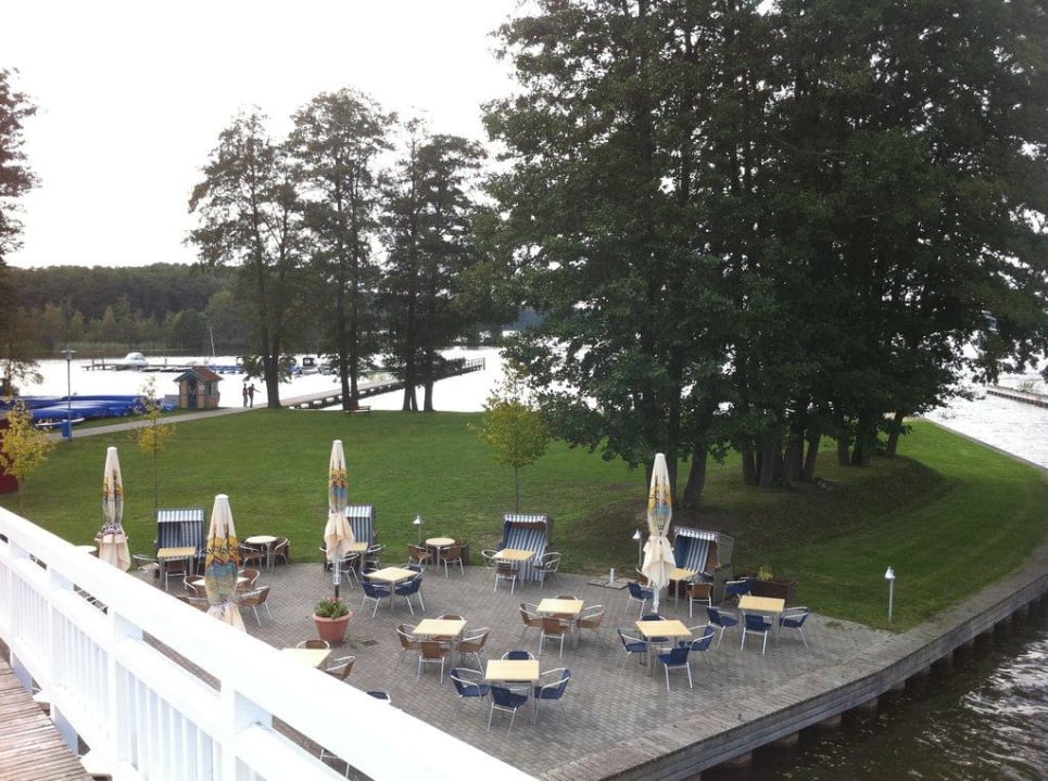 Strand mit kleinem Snack Imbiss Precise Resort Hafendorf Rheinsberg