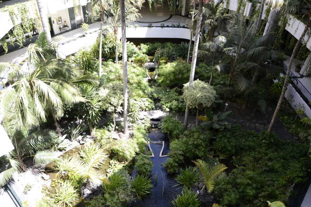 Garten mitten im Hotel Paradisus by Meliá Salinas Lanzarote