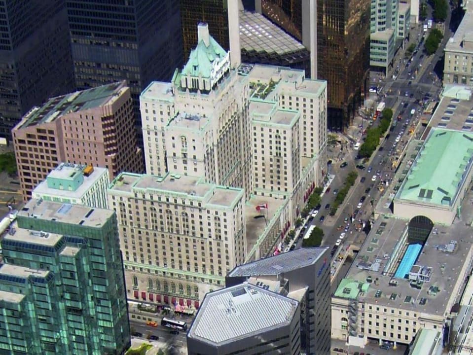 Luxushotel vom CN-Tower gesehen Hotel The Fairmont Royal York Toronto