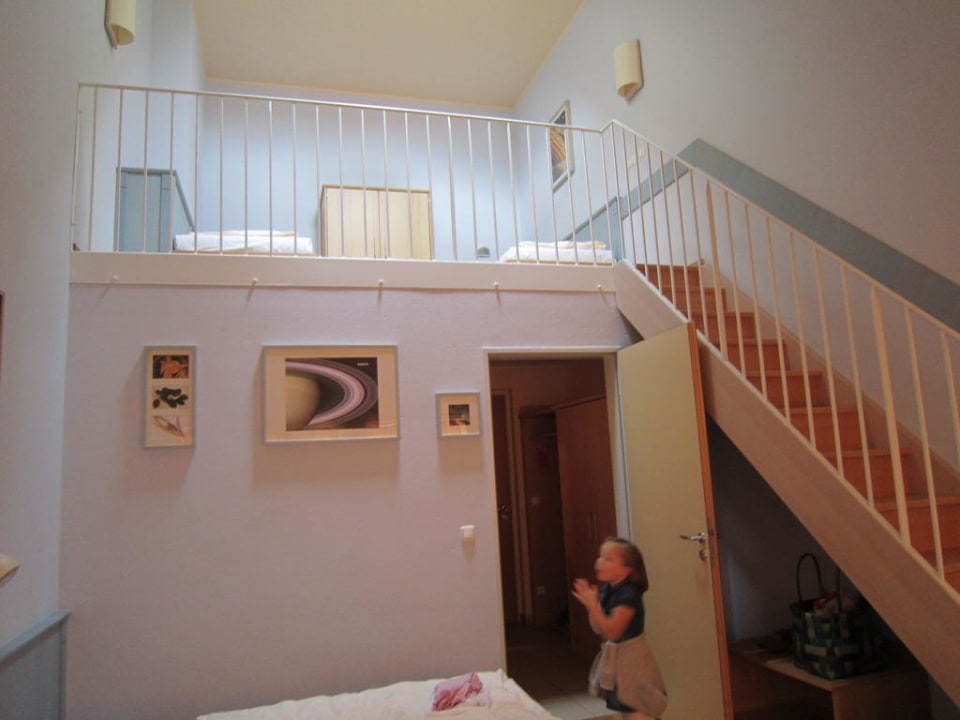 Unser Familienzimmer von unten JUFA Hotel Nördlingen