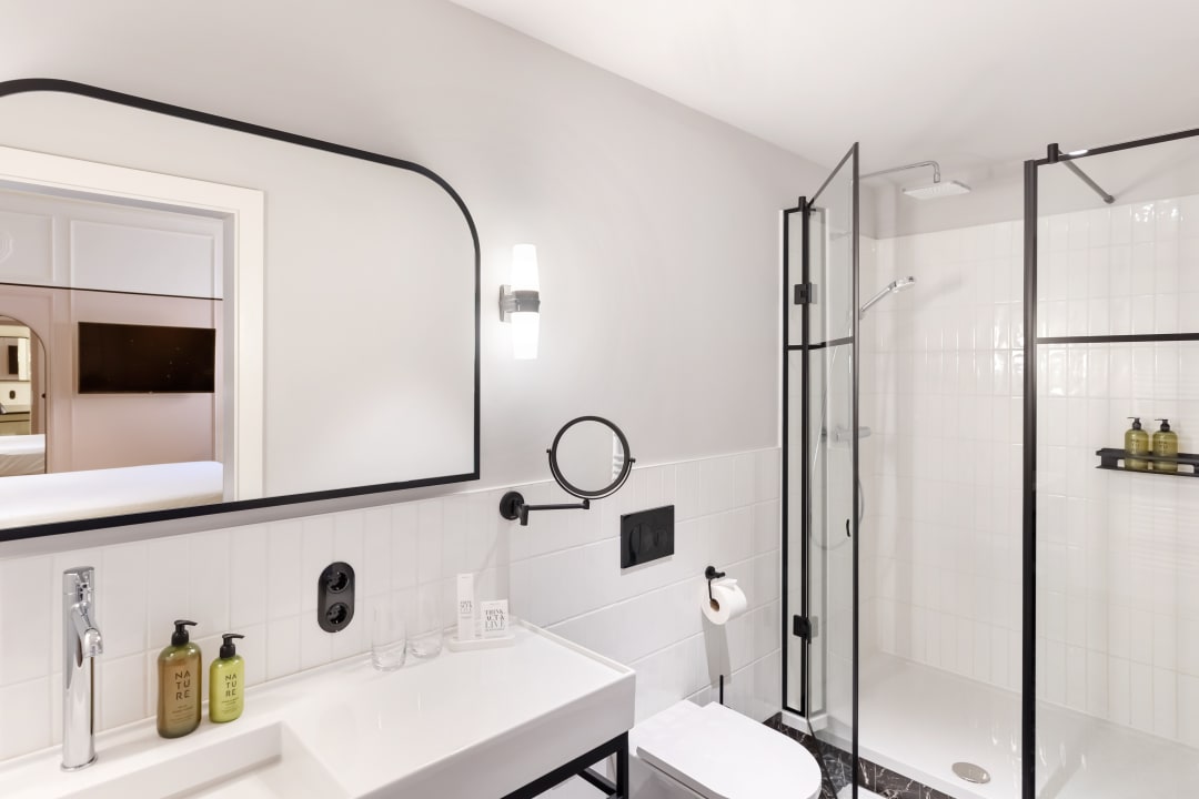 Zimmer Hotel Astoria Vienna, Curio Collection by Hilton