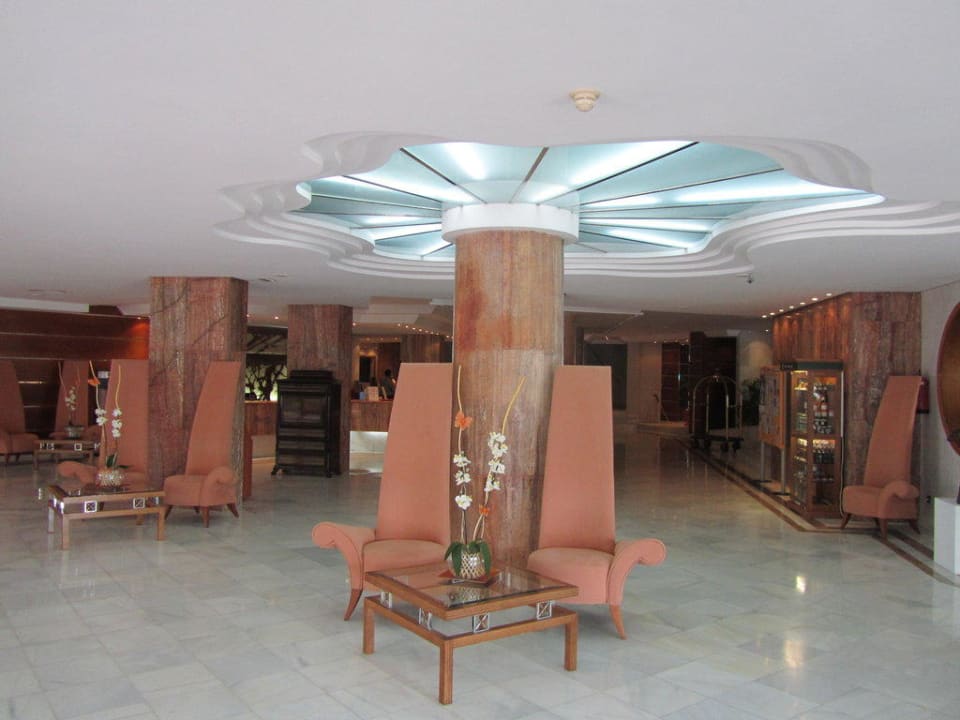 Blick in die Hotelhalle Hotel Serrano Palace