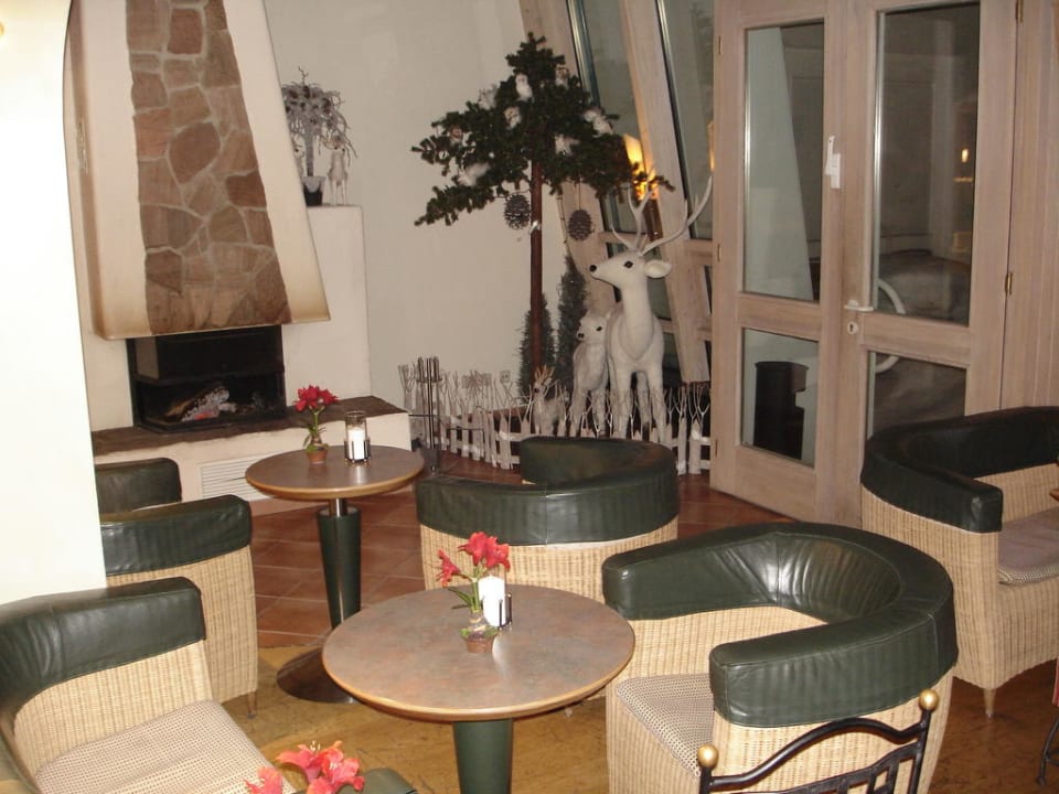 Sitzecken Bar und Kamin Raitelberg Resort
