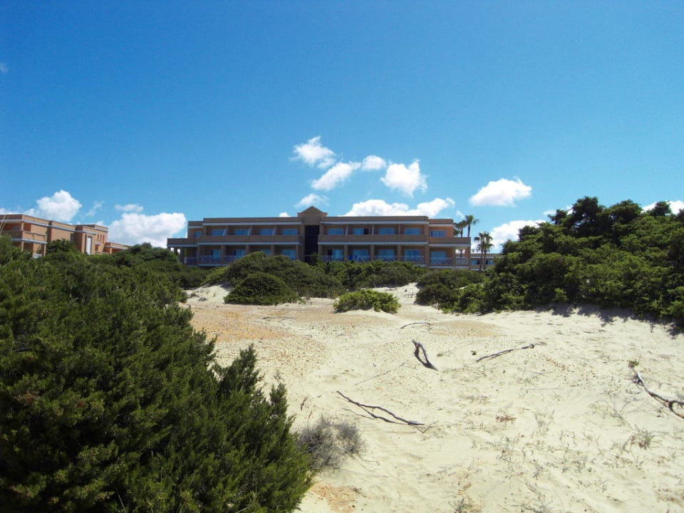 Blick von den Dünen auf das Hotel Hipotels Playa la Barrosa