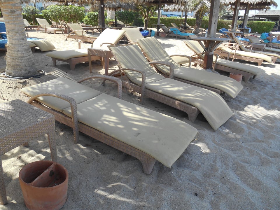 Strand-Liegen Hotel Le Meridien Al Aqah Beach Resort