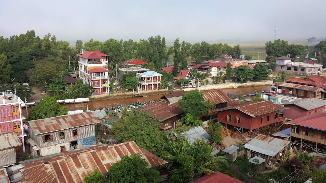 Von der Dachterrasse Royal Inlay Hotel