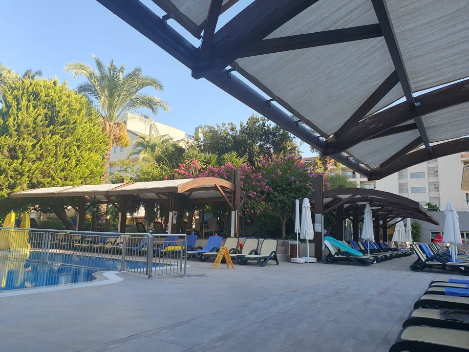 Pool Side Breeze Hotel