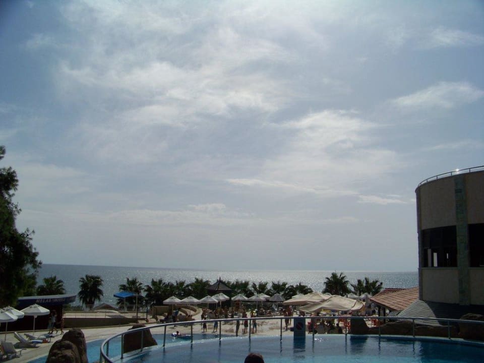 Blick vom oberen Pool auf das Meer! Melas Holiday Village