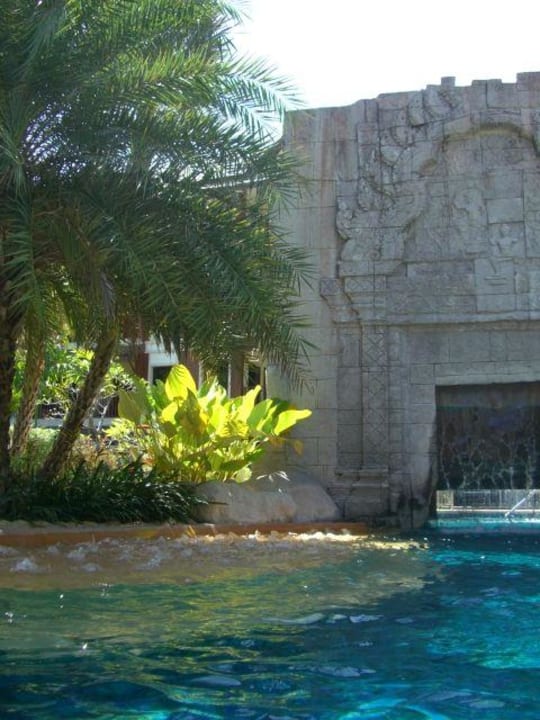 Offener Jacuzzi und Wasserfall Kata Palm Resort & Spa