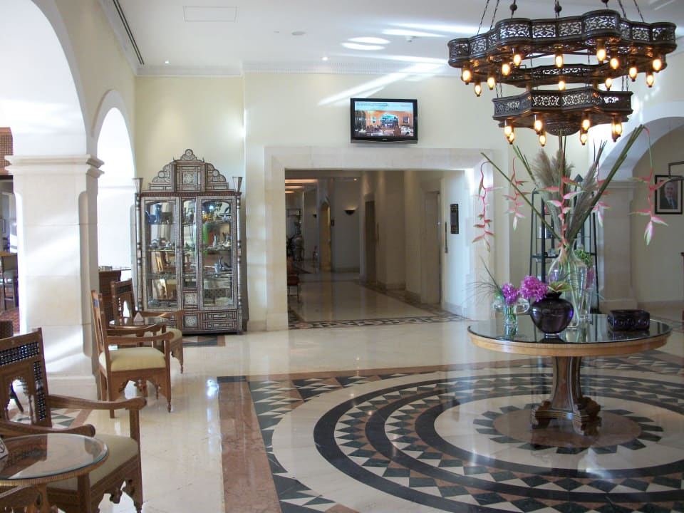 Wunderschöne Lobby Mövenpick Resort & Spa Dead Sea