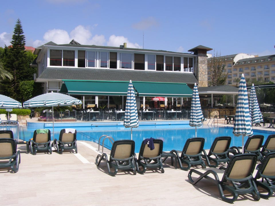 Pool mit Speisesaal und Bar Hotel Gardenia Beach