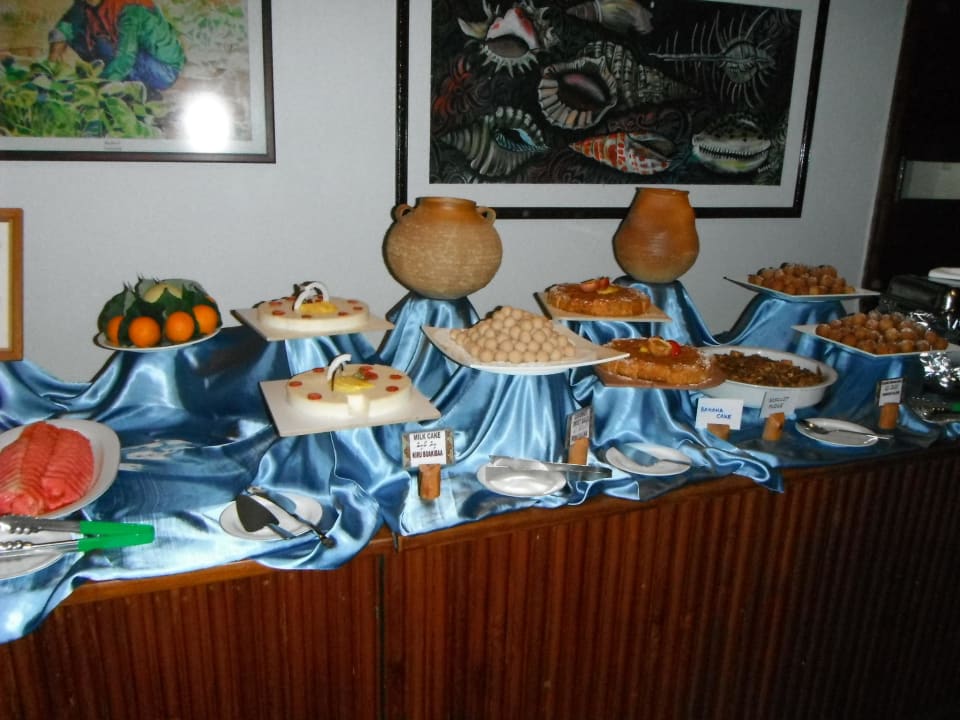 Süssspeisenbuffet NH Collection Maldives Reethi Resort