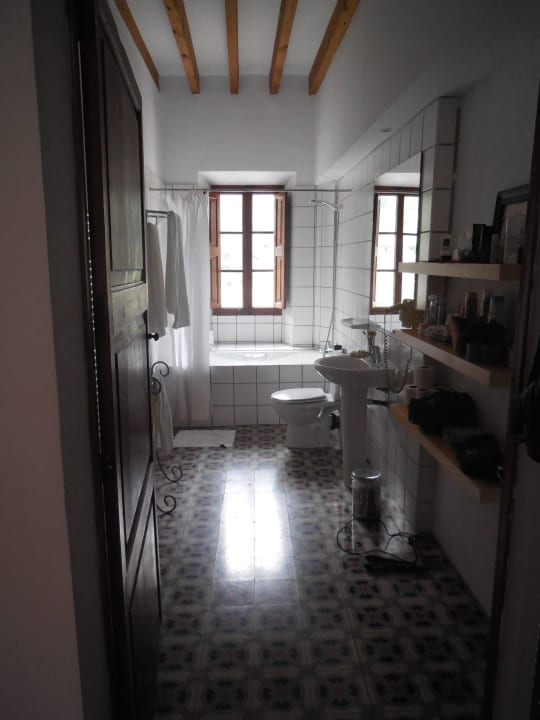 Blick ins Badezimmer  Fornalutx Petit Hotel