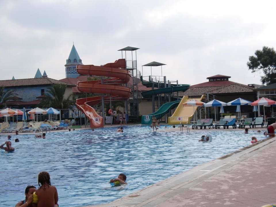 Pool und Rutschen Hotel Club Nena