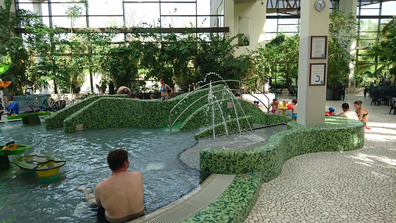 Kleiner Spielplatz - Pool  Center Parcs Park Bostalsee