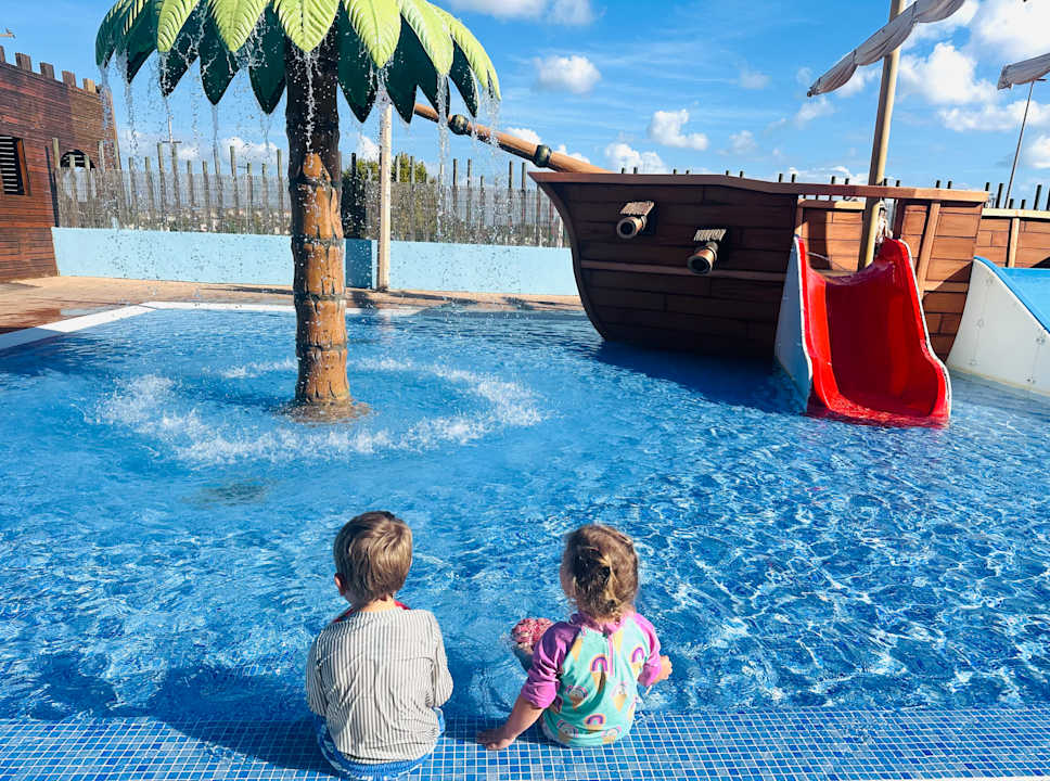 Pool blau punta reina