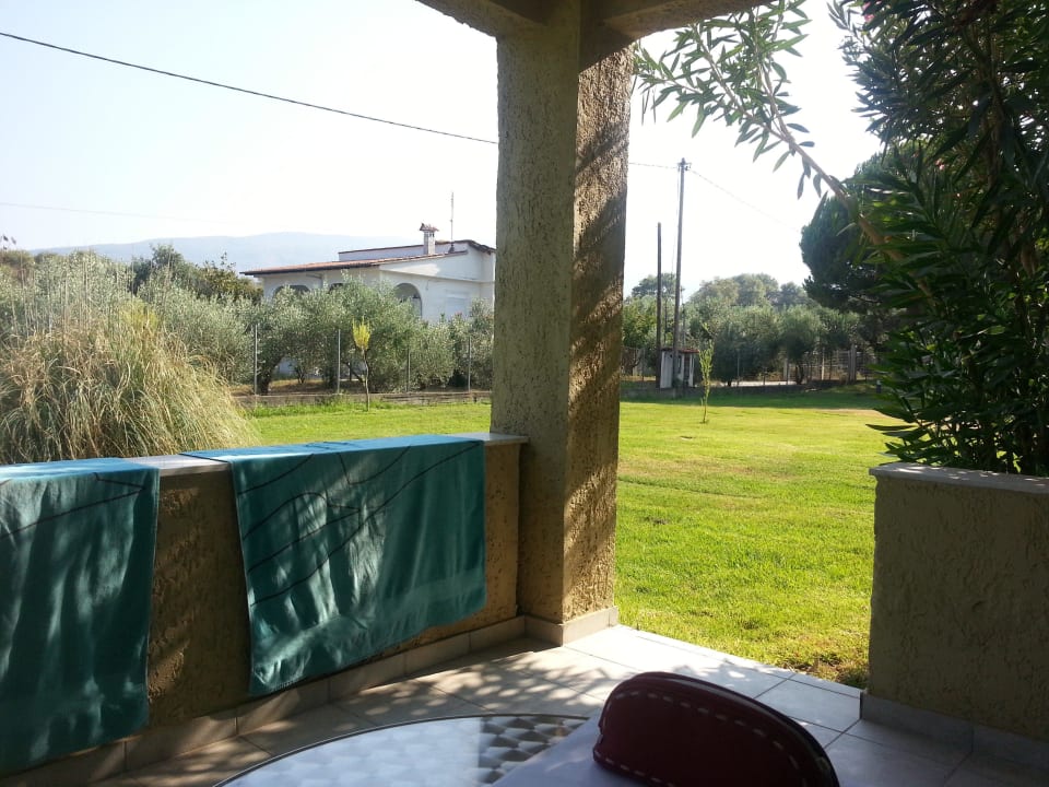 Große Terrasse mit Blick auf Olivenhaine alltoura Club Hotel Poseidon Palace
