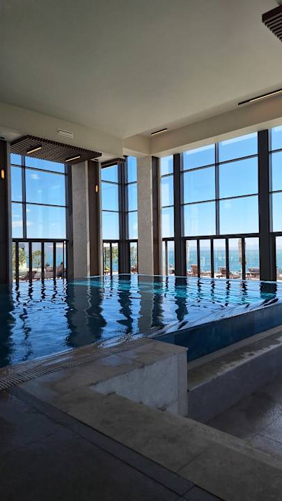 Pool Anda Barut Collection