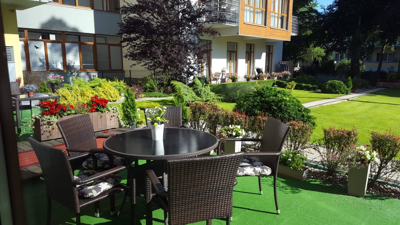 Im Garten zum Kaffee trinken Pension Rezydencja Familia